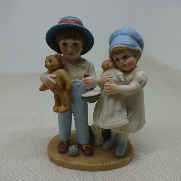 Jan Hagara BETSY & JIMMY 2 Yr Limited Edition Figurine 1982 (EUC) - Picture 1 of 4